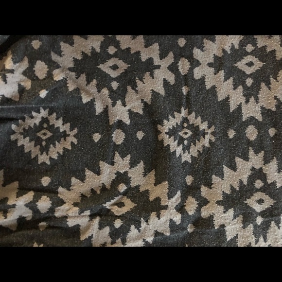 Forever 21 Patterned Gray Mini Skirt (L) - Picture 3 of 3